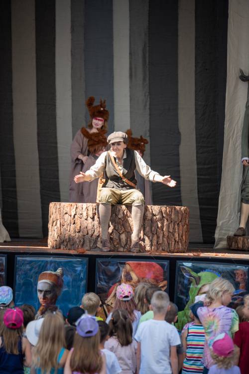 Zdjęcie przedstawia spektakl dziecięcy Teatru Wybrzeże Szelmostwa Lisa Witalisa w pierwszy weekend Faktorii Kultury